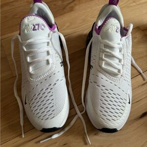 Nike 270. Size 6